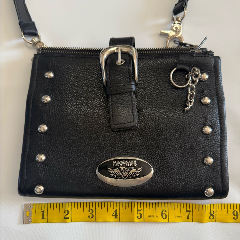 Milwaukee, leather small Black Crossbody Bag  silver hardware triple compartment - Picture 5 of 13
